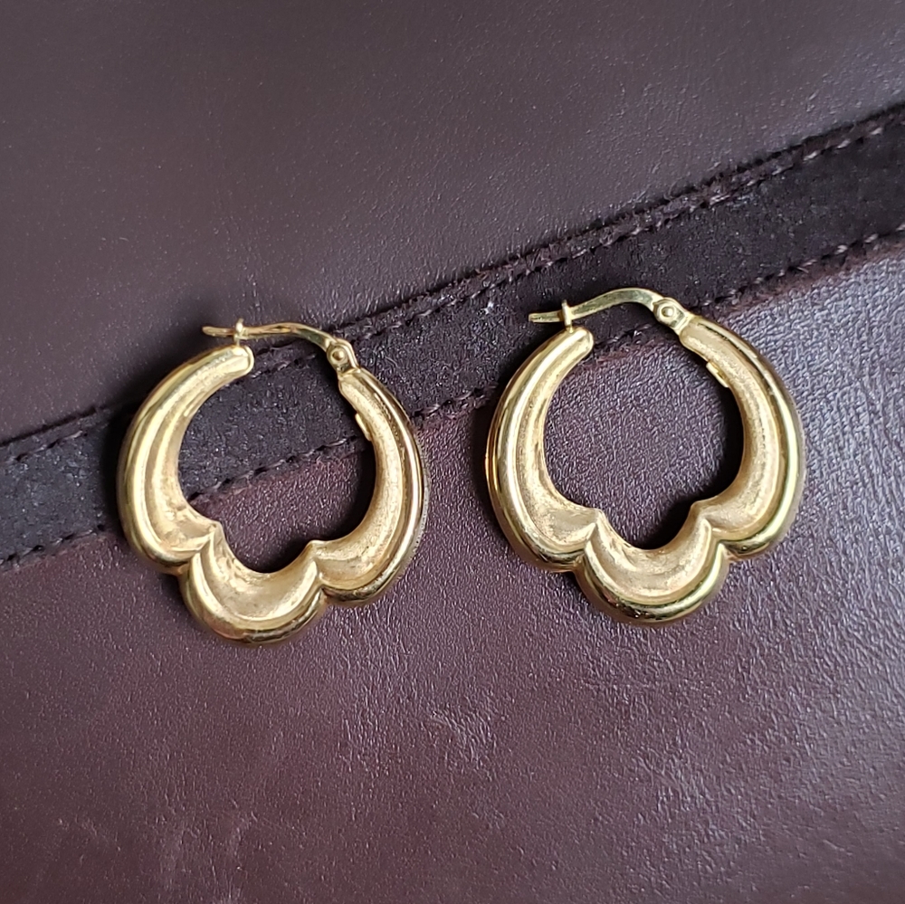 UnoAerre Clover shape 14k Gold Italy Earrings 3.2g